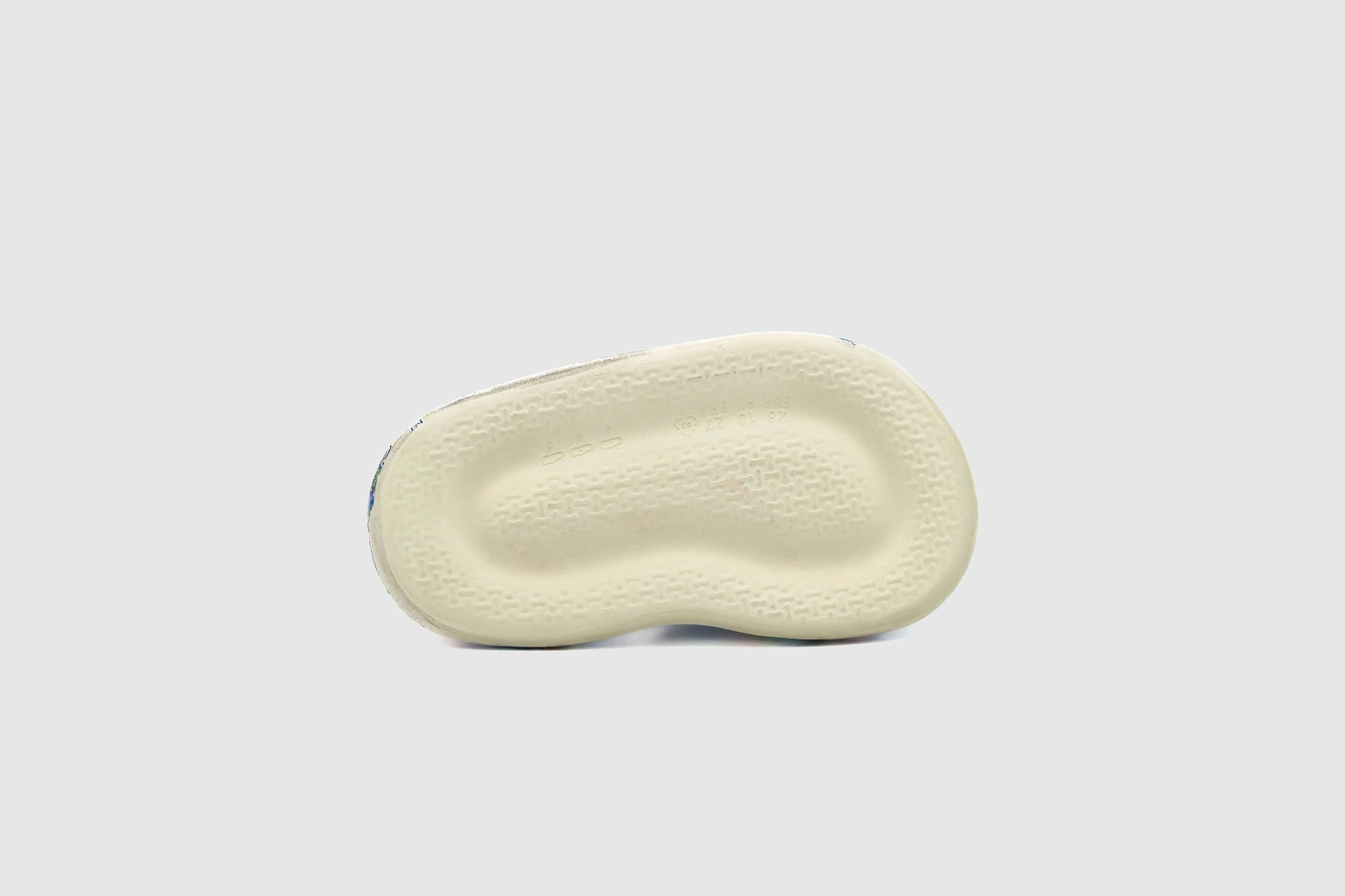Multi-Dye Slippers in White
