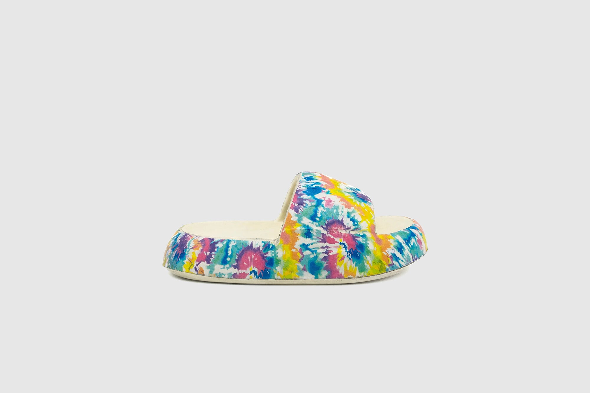 Multi-Dye Slippers in White
